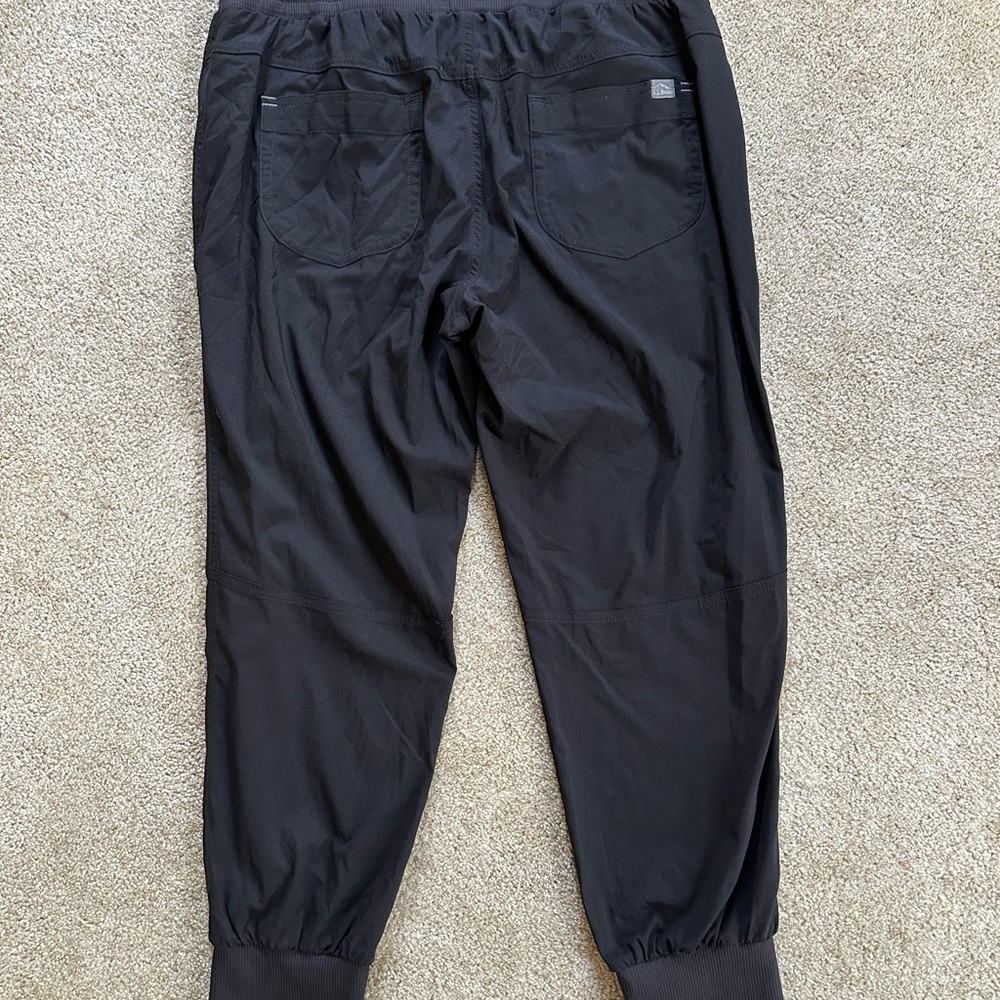 L.L. Bean women’s black Joggers - Picture 3 of 7